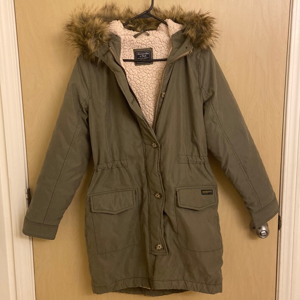 Abercrombie and fitch parka coat or jacket size women’s medium